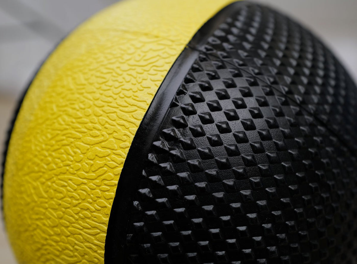 ATTIVO Medicine Ball for Workouts Exercise Balance Training - 4KG